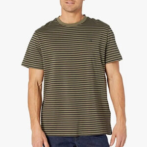 NWT! Men’s Calvin Klein liquid touch striped t-shirt Medium
